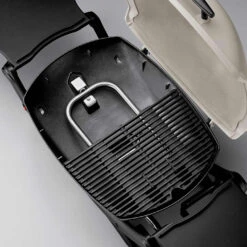 Grille Fonte émaillée Weber Q200/Q2000 - 2 Parties - Weber -Outdoorchef Shop grille fonte emaille q2000 q200 2 parties weber 0077924038846 4
