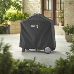 Housse Premium Q Séries 300/3000 Et 2000 Avec Chariot - Weber -Outdoorchef Shop housse weber de luxe pour q300 0077924059254 3