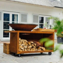 Brasero Plancha Island Corten PRO 100 Bois De Teck + Housse - Ofyr -Outdoorchef Shop ofyr island pro 100 teck 2020000022121 3